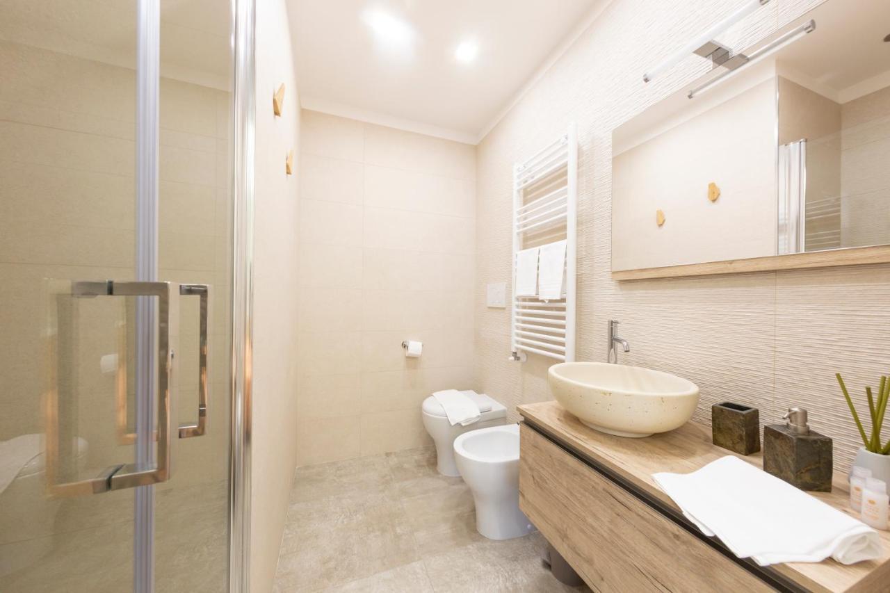 Camera Matrimoniale/Doppia con Letti Singoli con Bagno Privato